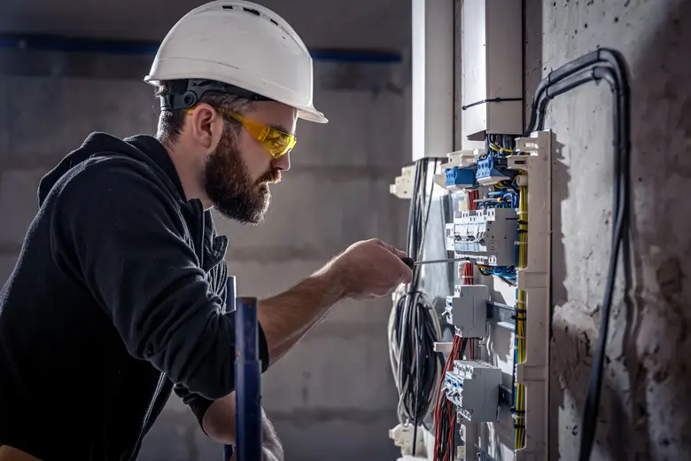male-electrician-works-switchboard-with-electrical-connecting-cable (1)